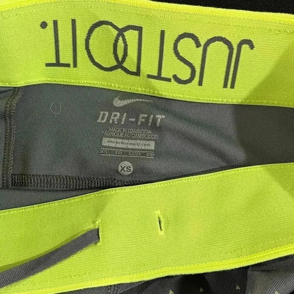 Nike Dri Fit size XS VGUC fun grey leggings with polka dots and neon waistband - Picture 8 of 13